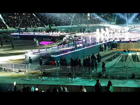 WannaOne dancing backstage to ease the cold at 2017 Dream Concert in Pyeongchang 20171104