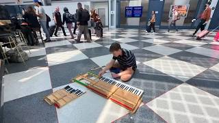 A segurança quase me impediu de consertar este piano público