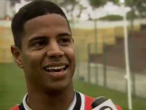 Em 1998, Marcelinho Carioca Faz Paradinha e Leva Bronca de Luxemburgo