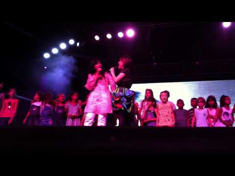 Fernanda Brum e Ana Paula Valadão - Não é Tarde (Ao Vivo no Complexo do Alemão)