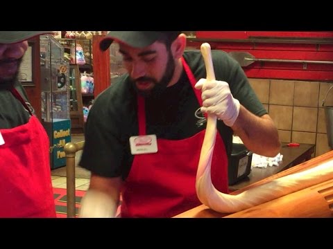 HOW TO MAKE SALT WATER TAFFY CANDY STORE SAVANNAH GEORGIA
