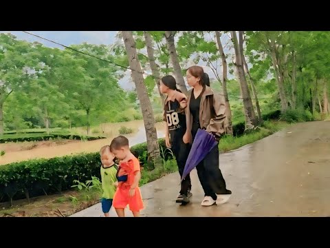 Sick Woman Faints in Flood, Leaving Two Children Behind—Passerby Rescues Her in Time