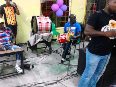 UN SA YERE  Track HER DAY