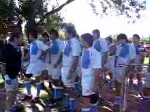 Centro naval entrando a la cancha