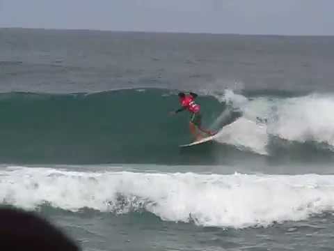 Filipe Toledo 2 Airs in Same Wave - Filmed from the sand