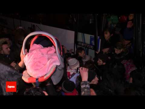 Eksodi i kosovarëve: Rrëmujë, lot dhe maltretim fëmijësh (VIDEO)