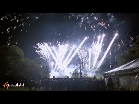 Matrimonio con i fuochi d'artificio e la tua canzone del cuore