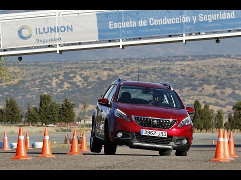 Peugeot 2008 1.6 HDI 2016 – Maniobra de esquiva (moose test) y eslalon | km77.com