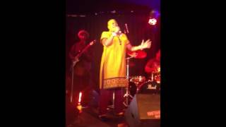 Lorna Gee - Got To Find A Way (Live) Reggae