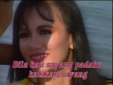 VINA PANDUWINATA CIUM PIPI