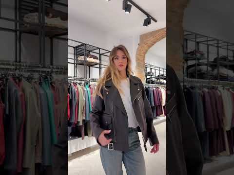 Giubbotto Pelle Donna: Must-Have Autunnale