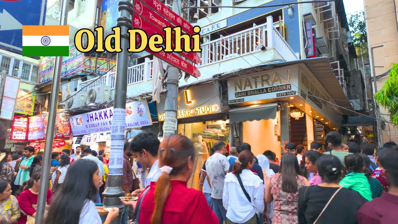 Immersive street-level walking tour through India (Daily Life 15), India, showcasing authentic urban landscapes, local architecture, and the vibrant atmosphere of the city's neighborhoods