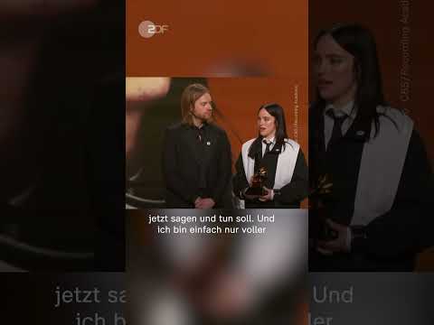 Video Thumbnail: Billie Eilish kritisiert US-Abschiebepolitik: "Niemand ist illegal auf gestohlenem Land" | #shorts