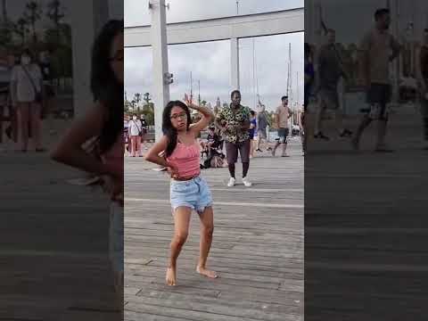 peruana bailando FESTEJO  en Barcelona 🔥