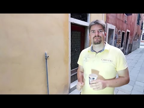 Roman Salt-Resistant Plaster vs Regular Lime Plaster – Live Test on a Salt-Laden Venetian Building