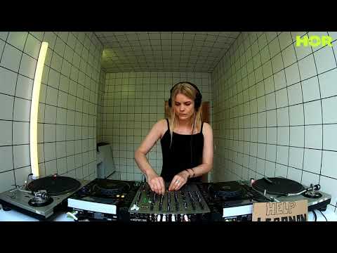 Riotvan Showcase - Jennifer Touch / August 5 / 8pm-9pm