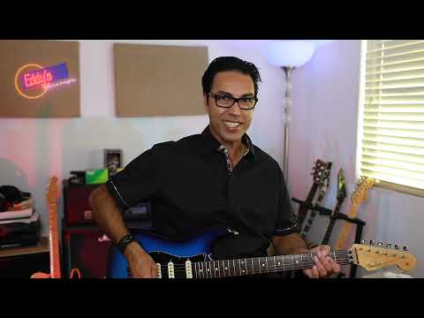 Fender 1960 Custom Shop Super Strat 2020 - Midnight Blue w/ crackle finish image 6