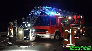 preview picture of video '[Wohnungsbrand im Dachgeschoss] || DREI VERLETZTE - 18 BEWOHNER EVAKUIERT || Whg. ausgebrannt - [E]'