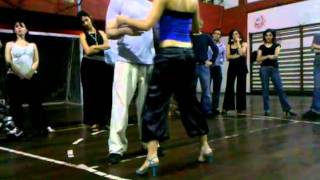 Marcelo La Valle y Mariela Pandelo, clase de tango en La Viruta