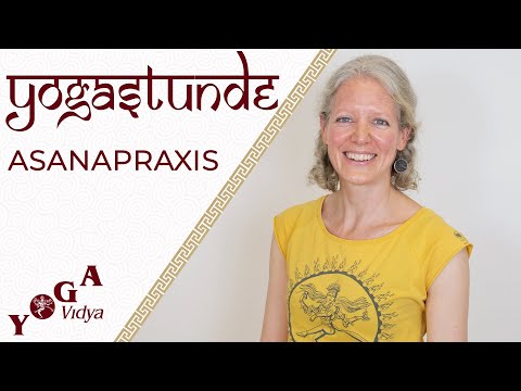 Intermediate Yoga Class in English mit Vishnuprema - Yoga Vidya Ashram Live - 9:45 Uhr 1.1.2022