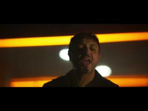 GIGI FINIZIO - IO NON MI ARRENDO (Video ufficiale)