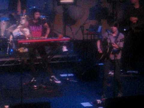 tegan and sara-no on prop 8/homophobe at t&s show.