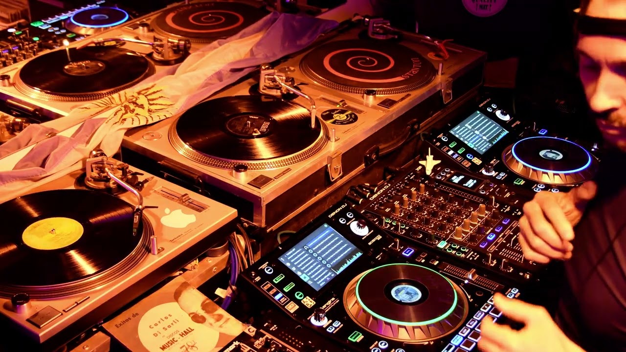 Dj Gus .Gustavo Rosas. Tangos en vinilos en Vivo a San Petersburgo.TANGOMANIA.Julio 2020.Bs As.