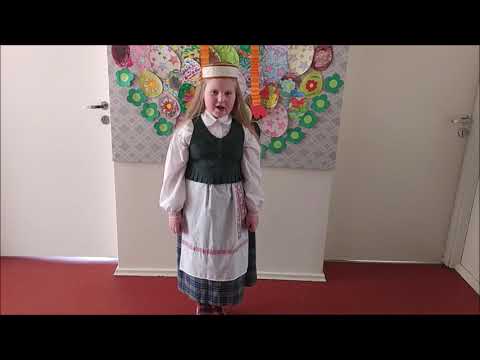 Gustė -  Dvi vištytės baltos