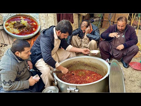 REAL CHEAP STREET FOOD BREAKFAST IN THE ROADSIDE | FAROOQ SIRI PAYE - PAKISTANI CHEAPEST FOOD STREET
