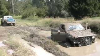 preview picture of video 'v8 toyota going through mud pit'