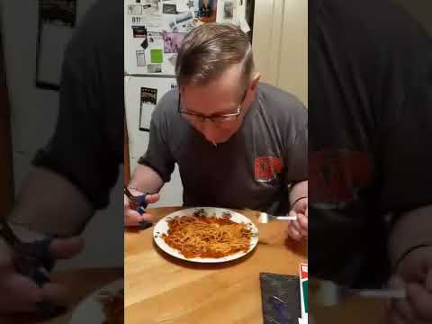 Как удобно есть спагетти( Приколы, смешное).