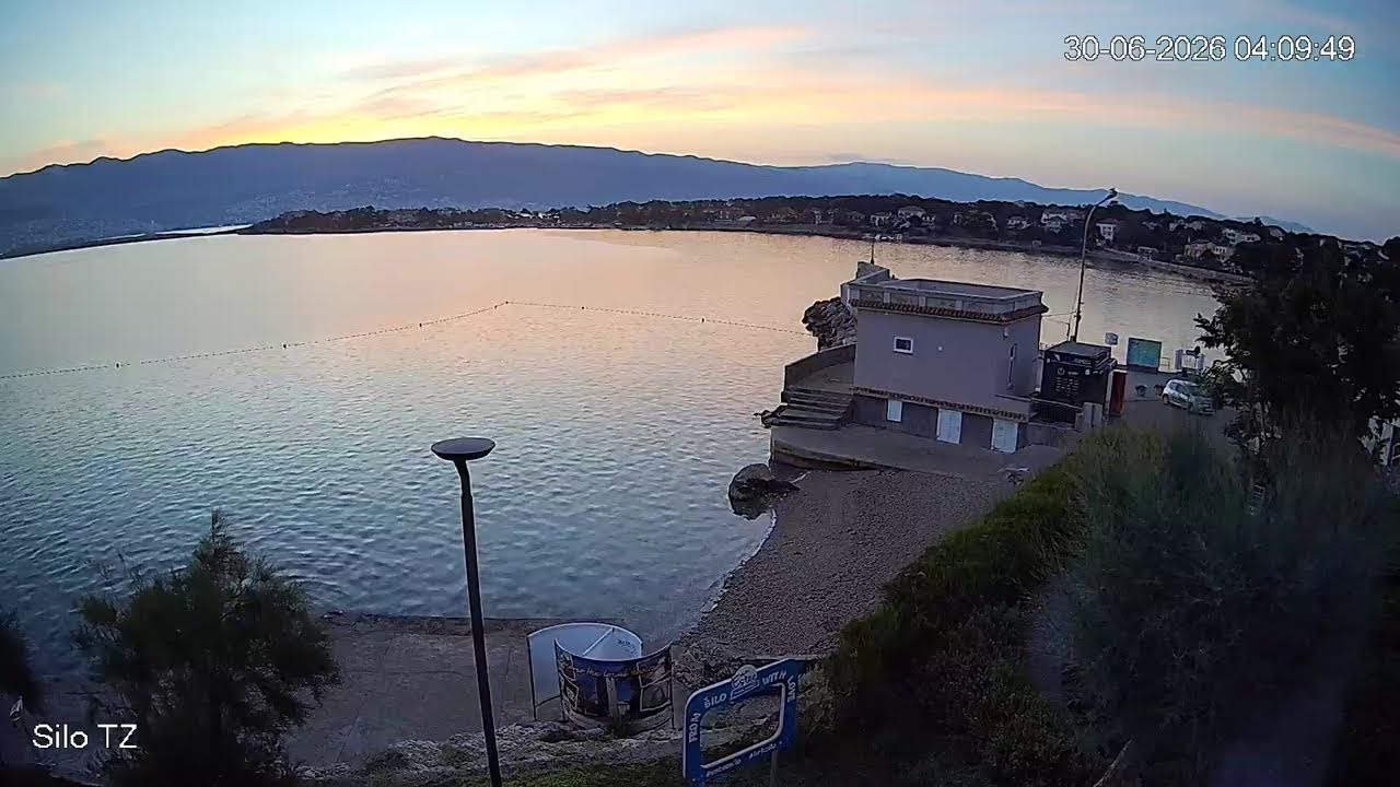 Live webcam view of Playa de la Bahía de Šilo