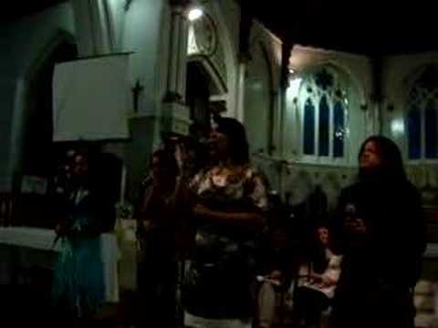 Aretusa, Aline Abia e Acrisia cantando na ADDBEL