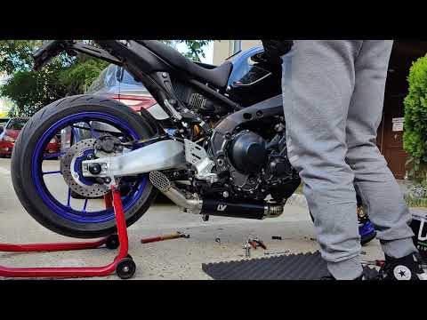 Yamaha MT-09SP with aftermarket exhaust. Stock vs Leo Vince LV Race exhaust (14371EB).