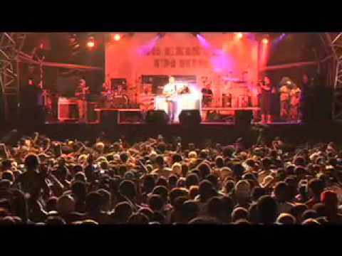 Caetano Veloso e Cidade de Deus apóiam MV Bill como futuro senador