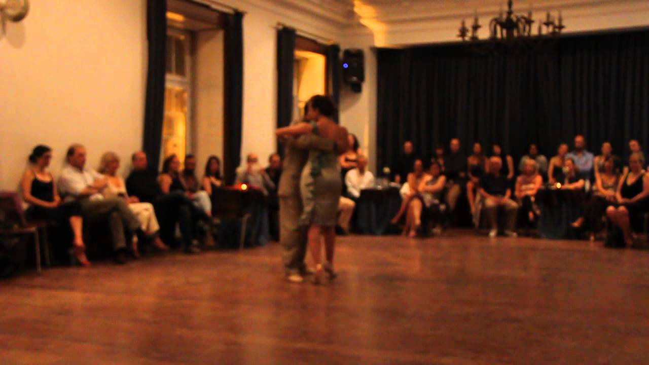 RICARDO VIQUEIRA E MARIA PLAZAOLA NA MILONGA DE LOS MAESTROS - 2/4