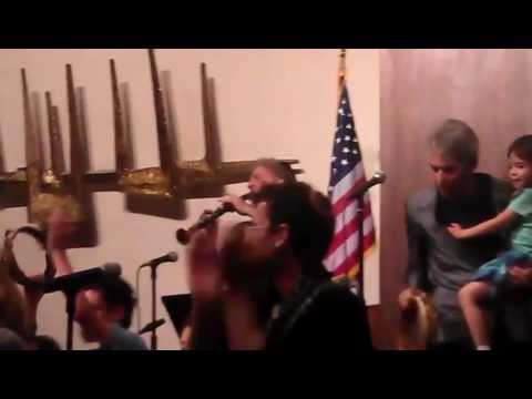 Rabbi Shapiro, Cantor Frailich, Craig Newman and the TOKENS perform a Jewish Medley at Temple Akiba