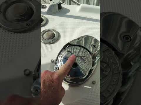 BOAT LEWMAR WINDLASS PROBLEMS, Rope Gets Stuck #shorts #windlass #boat #anchor