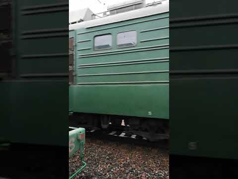 Электровоз ВЛ80 на станции Святошин в Киеве. 25.12.2020 г.