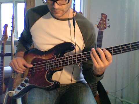L169 bass technique - Funky thumb-picking chords