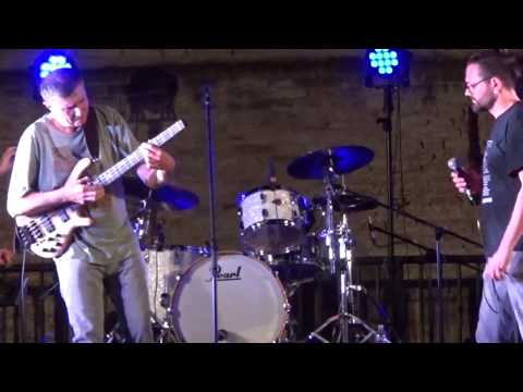 Improvvisazione di basso elettrico e voce - Omaggio a Demetrio Stratos