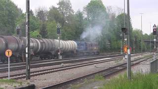 preview picture of video 'Furth im Wald 02.05.2014 mit Güterzug in die Tschechei mit Doppeltraktion vorne und Schublok hinten'
