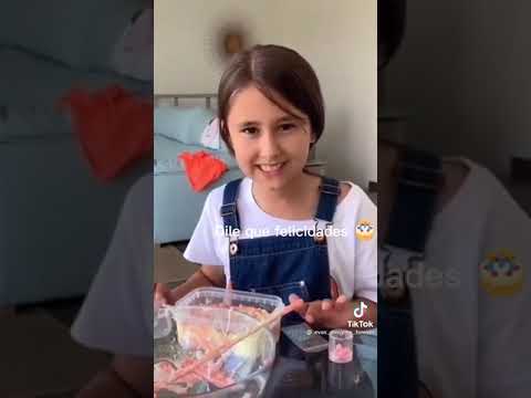 eva dile a un fan tullo felizidades en español😂😂😂😂😂😂