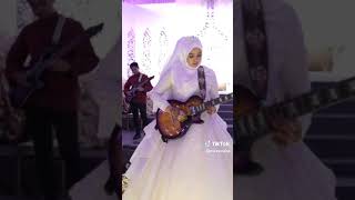 Download lagu gadis main gitar skill yang tingkat dewa mp3
