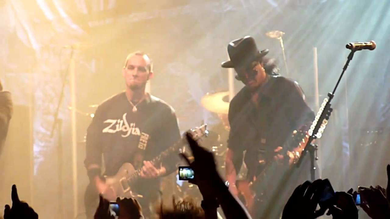 Alter Bridge & Slash - Rise Today, Live @ Arenan 2010 - YouTube