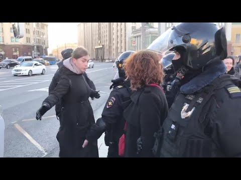 Russian Police Search Protesters' Phones, Make Arrests