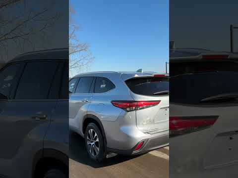 2020 Toyota Highlander Hybrid XLE AWD in Silver for sale at Forbes Waterloo Toyota in Waterloo, ON