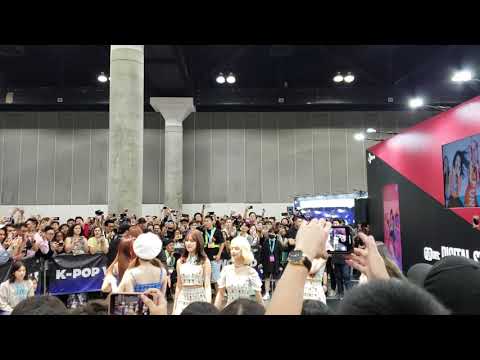 190818 fromis_9 at MNet booth - KCONLA 2019