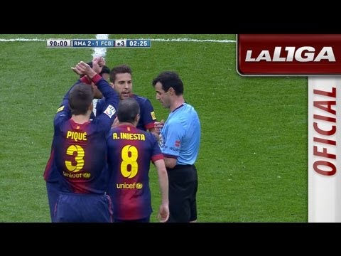 Posible penalti de Sergio Ramos a Adriano no señalado por Pérez Lasa