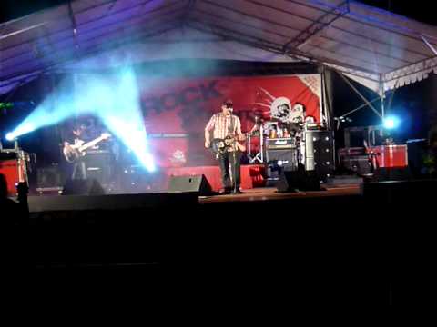 car crash heart-bangkit (in/out) live at  rock4right 2011 Penang